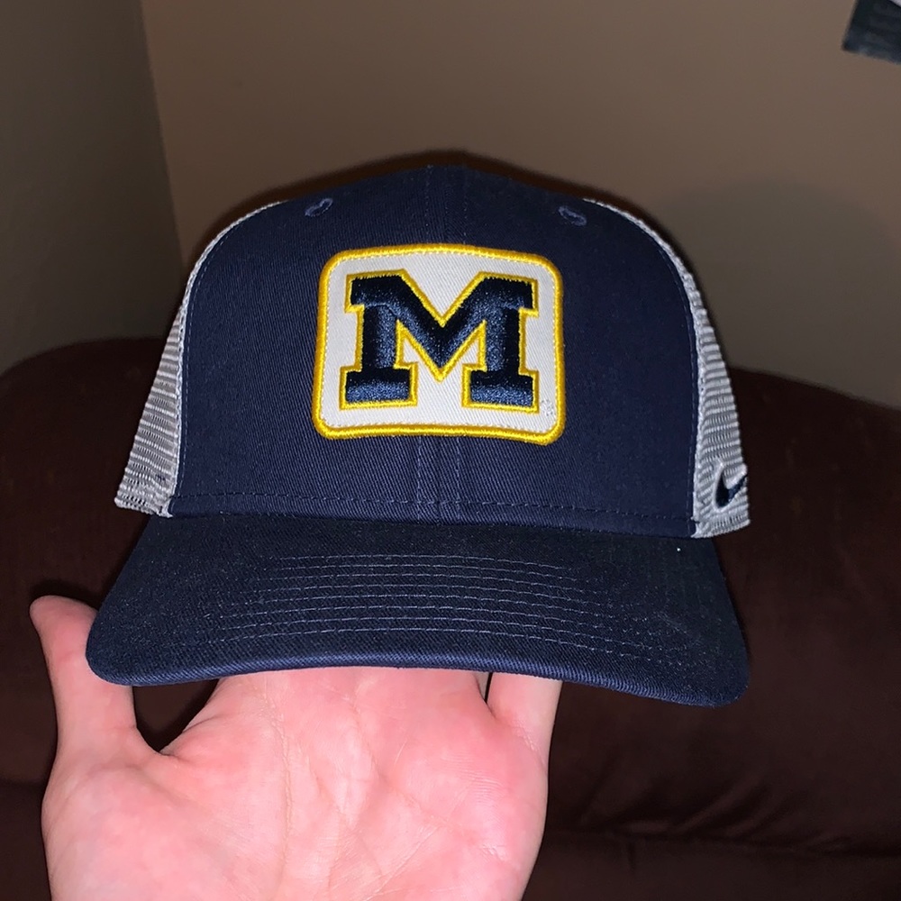 Nike Michigan Mens Trucker Style SnapBack